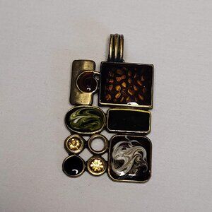 Gallery Necklace Enhancer